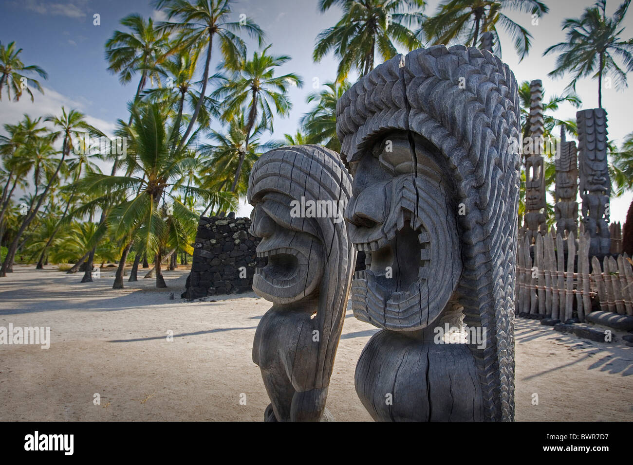 Hawaiian tiki gods hi-res stock photography and images - Alamy