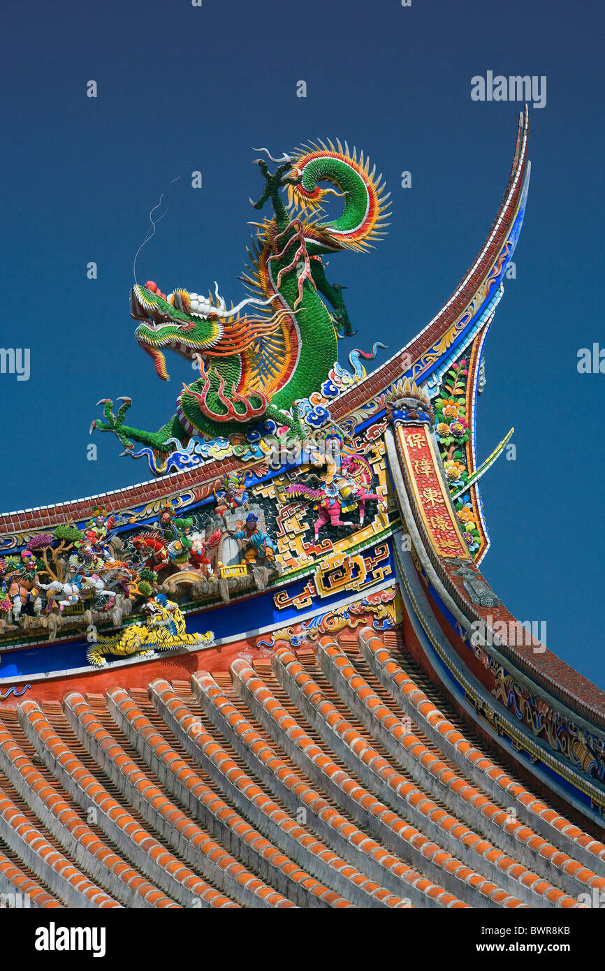 Taiwan temple roof top hi-res stock photography and images - Alamy