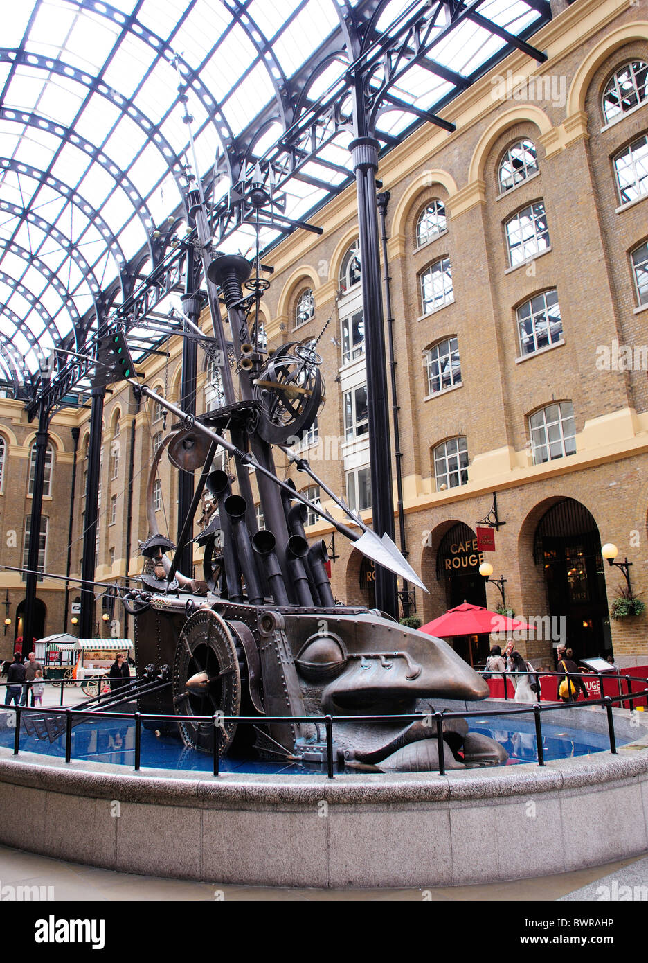 The Navigators, sculpture by David Kemp inside Hays Galleria, London