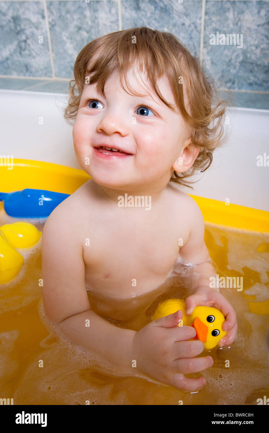 1 to 2 years 1-2 years Babies Baby Bath Bathing Baths Bathtub Bathtubs Boay Boys Caucasian Caucasians Chi Stock Photo