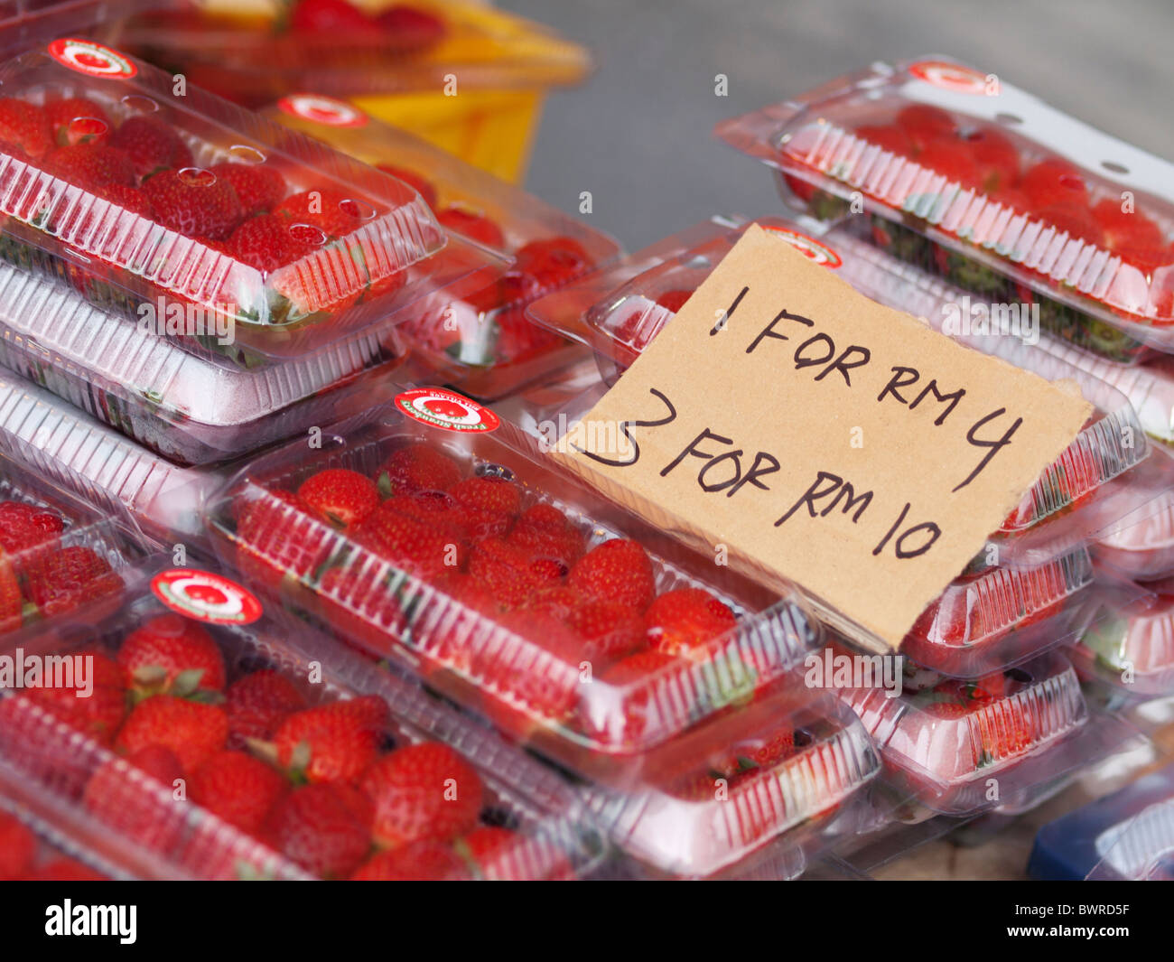 Strawberries for sale cameron highlands hi-res stock photography and ...