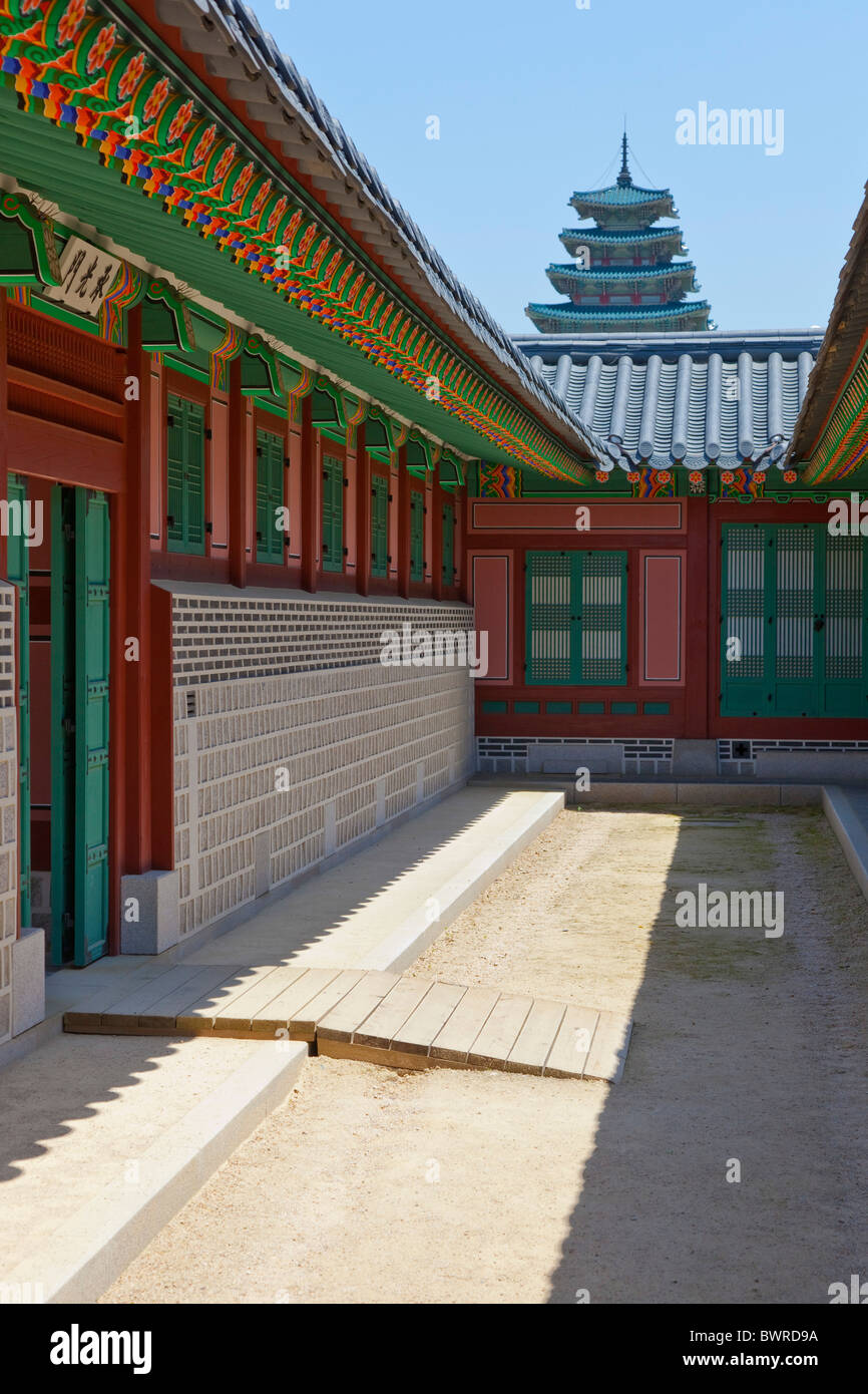 Hamhwadang and Jipgyeongdang buildings in Gyeongbokgung Palace Seoul South Korea.Gyeongbokgung Palace Seoul South Korea. JMH3929 Stock Photo