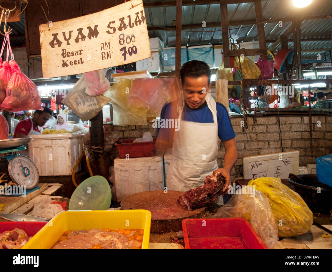 petaling street night market street food malaysia