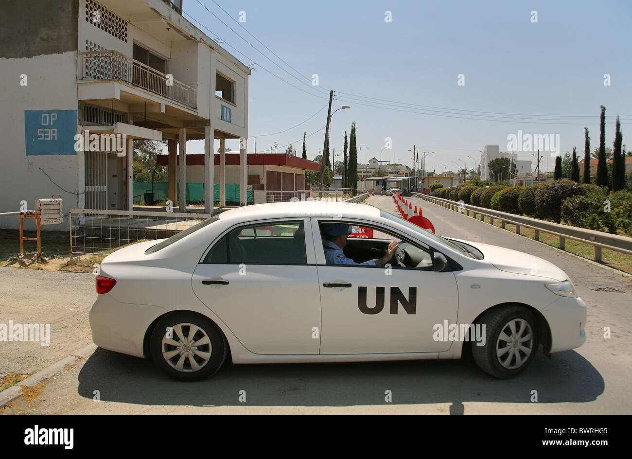 UN patrol at Agios Dometios border crossing, Nicosia, Cyprus Stock Photo
