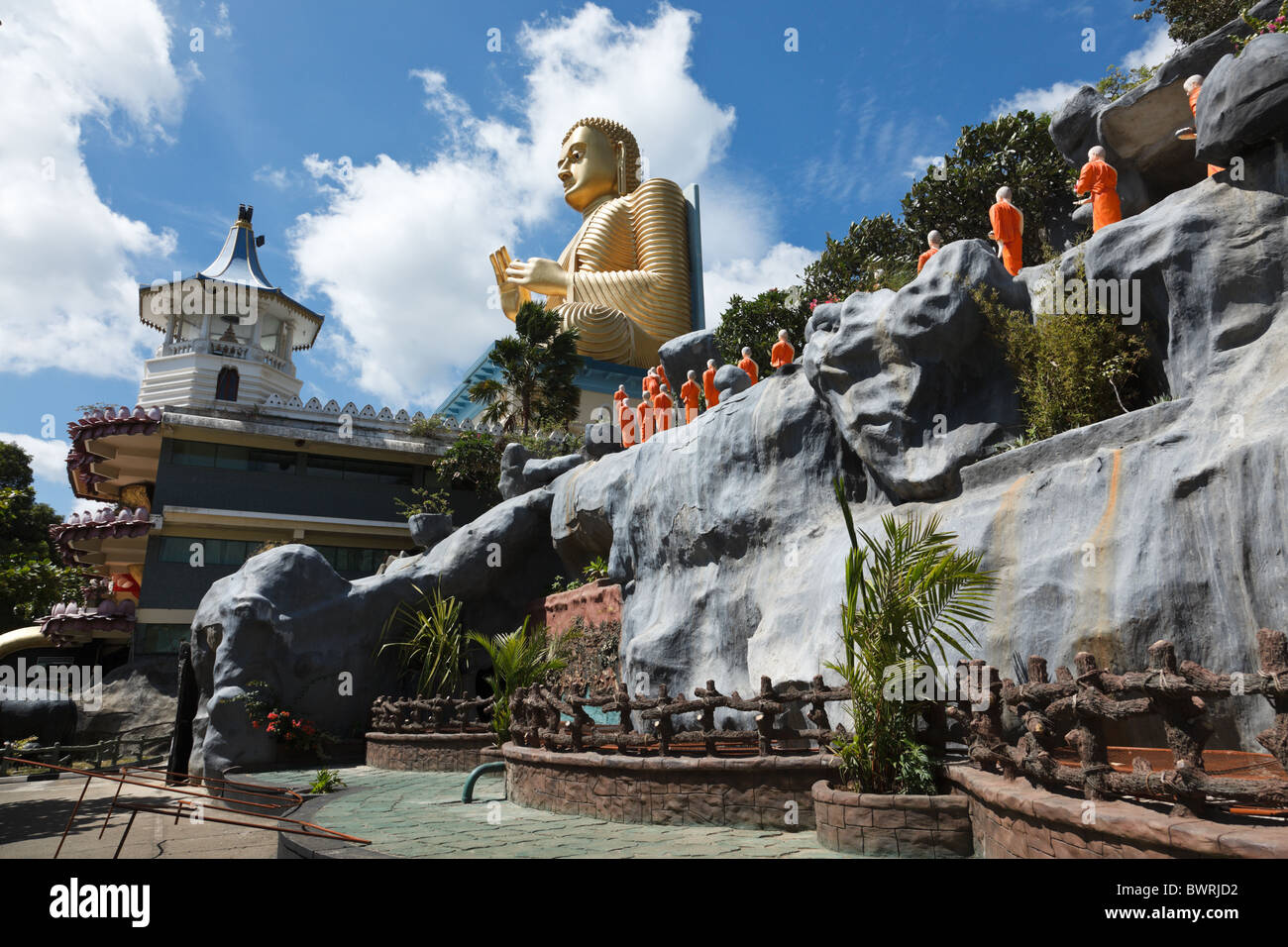 Buddhist monk statues hi-res stock photography and images - Alamy