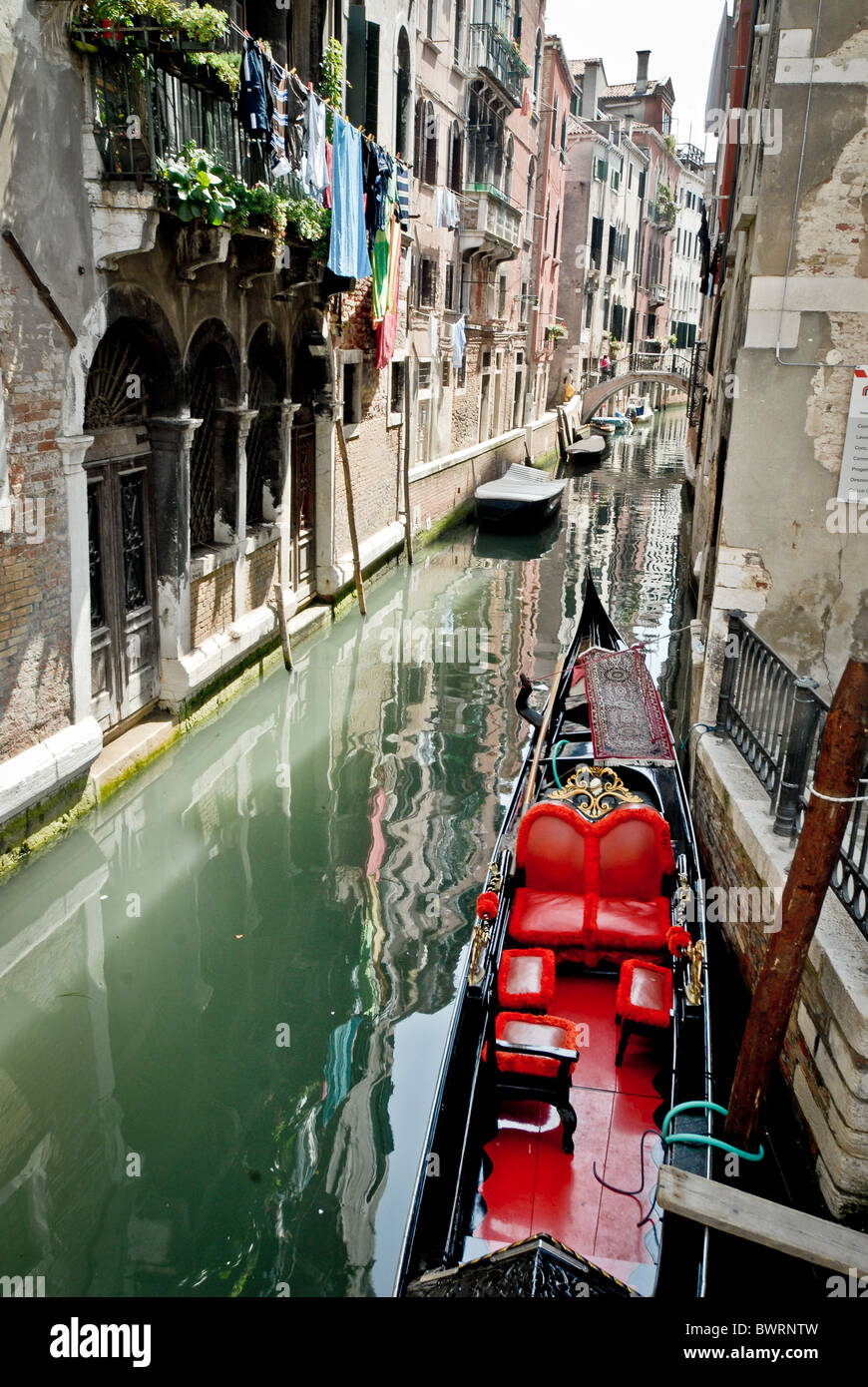 Gondola in narrow canal hi-res stock photography and images - Alamy