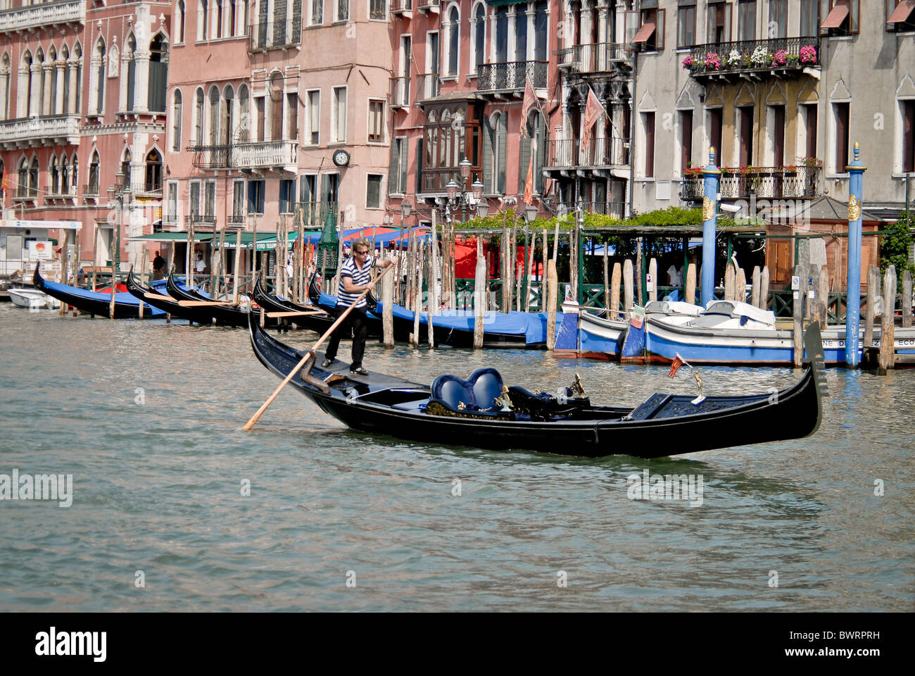 Gondola gondolier grand canal hi-res stock photography and images - Alamy