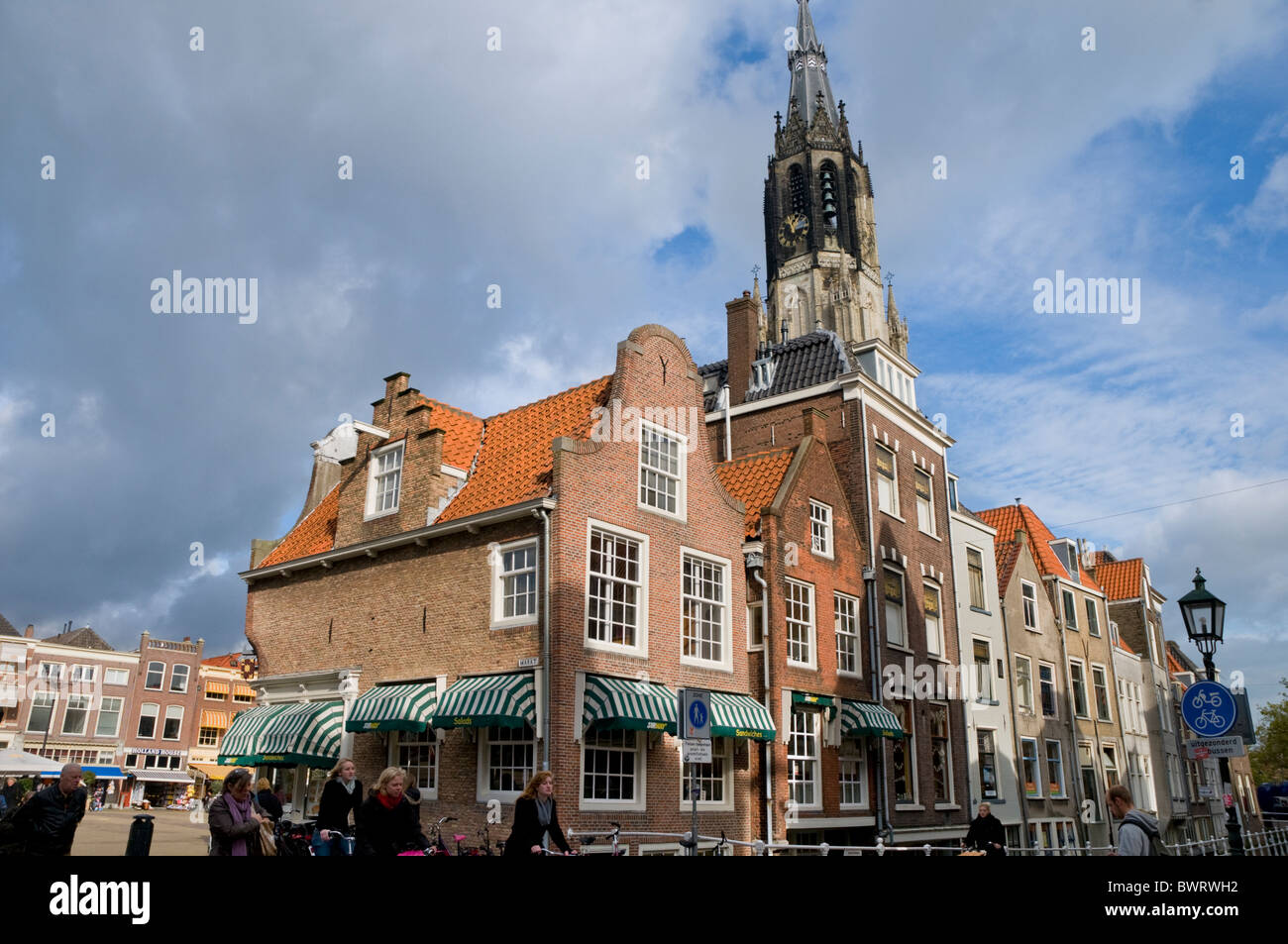 Buildings in the Dutch town of Delft, with the New Church (Nieuwe Kerk) towering overhead Stock Photo