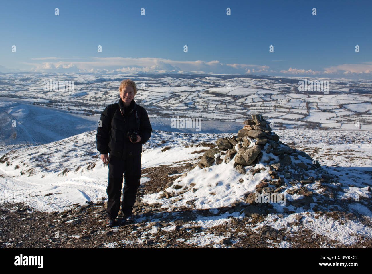 A woman walking in winter on Moel y Gamelin above Llangollen in Clwyd, North Wales Stock Photo