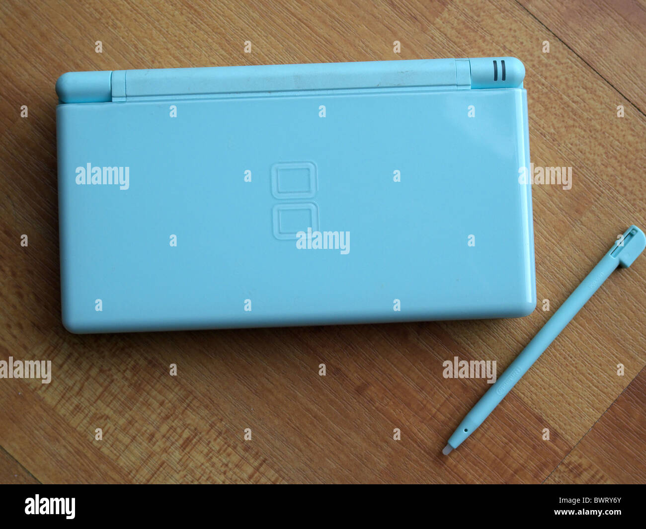 Nintendo ds lite hires stock photography and images Alamy