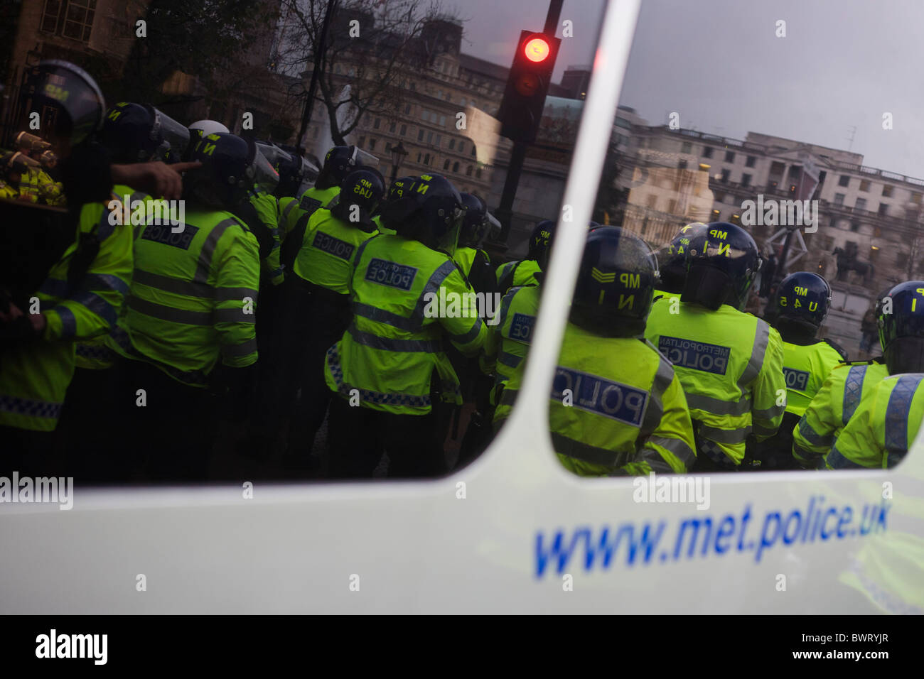 Met Police riot officers form a kettle to keep protesting students from