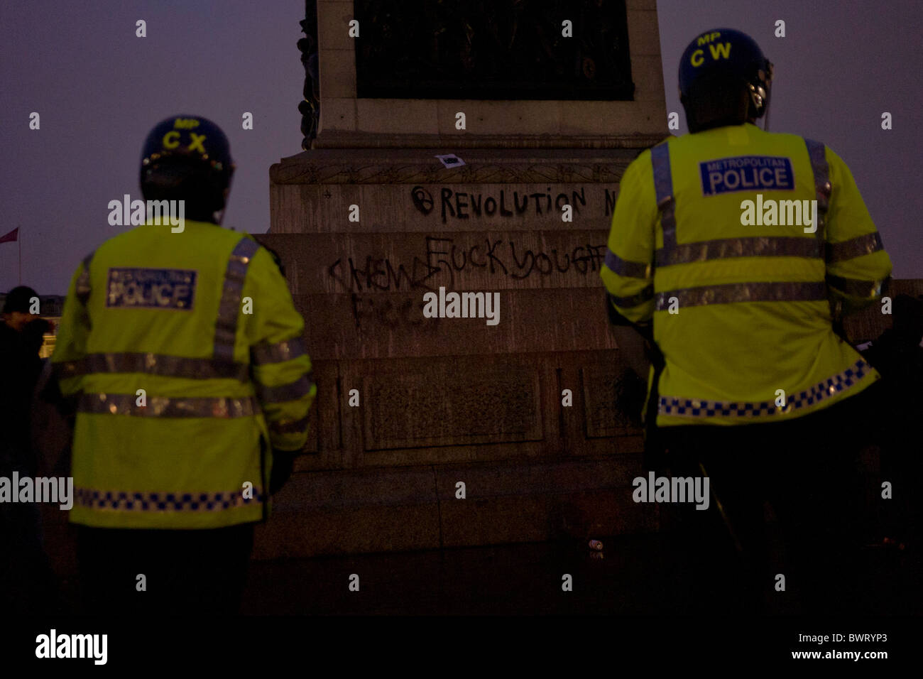 Met Police Riot Officers With Revolutionary Graffiti On Nelson s Column met-police-riot-officers-with-revolutionary-graffiti-on-nelson-s-column