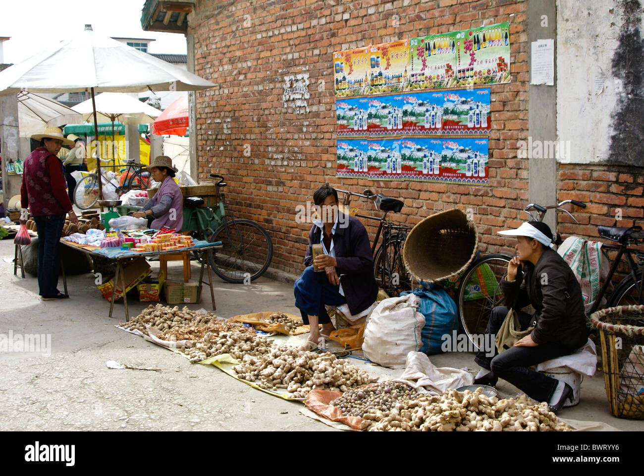 Market in Xizhou, Yunnan, China Stock Photo - Alamy