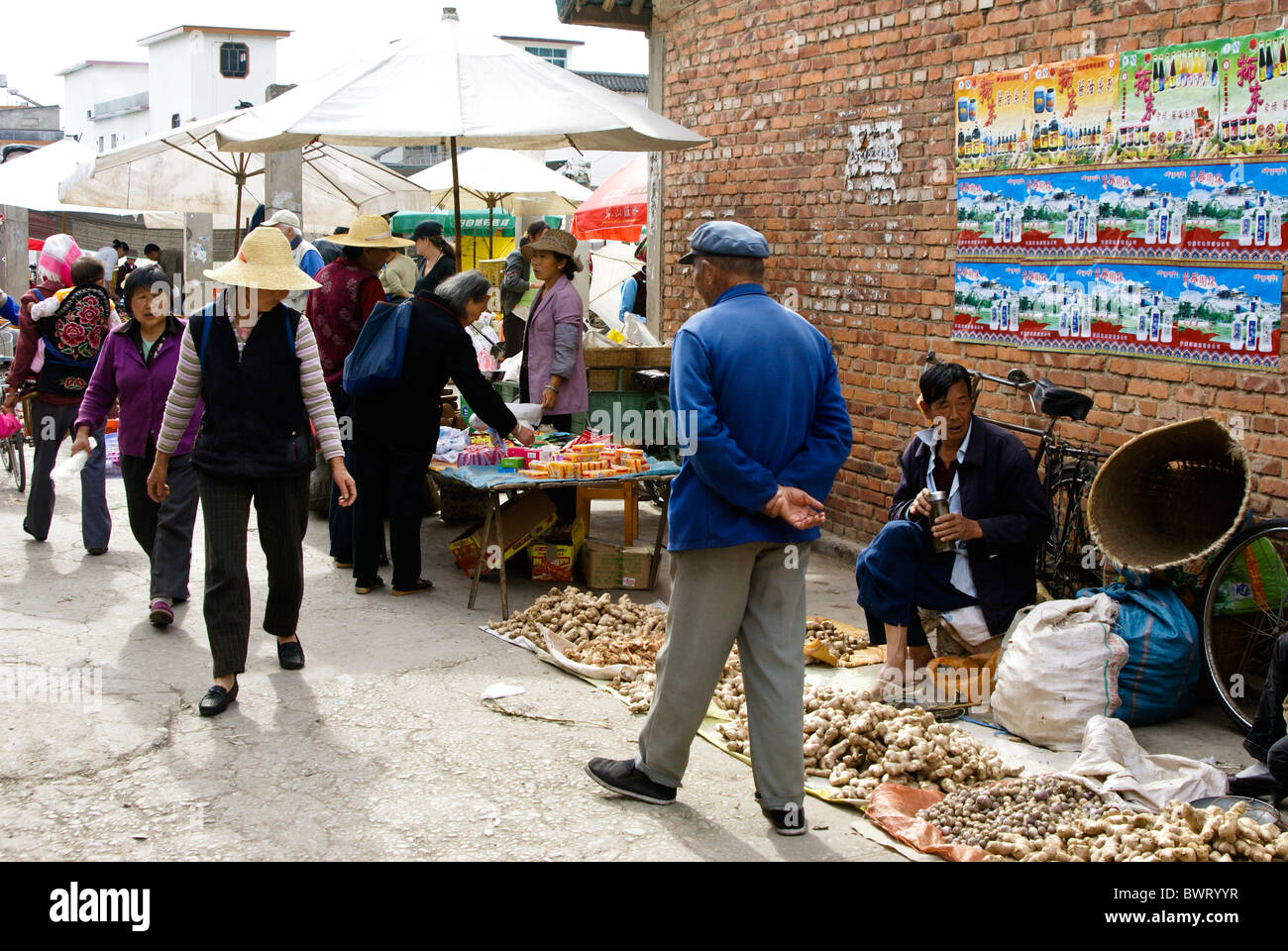 Market in Xizhou, Yunnan, China Stock Photo - Alamy