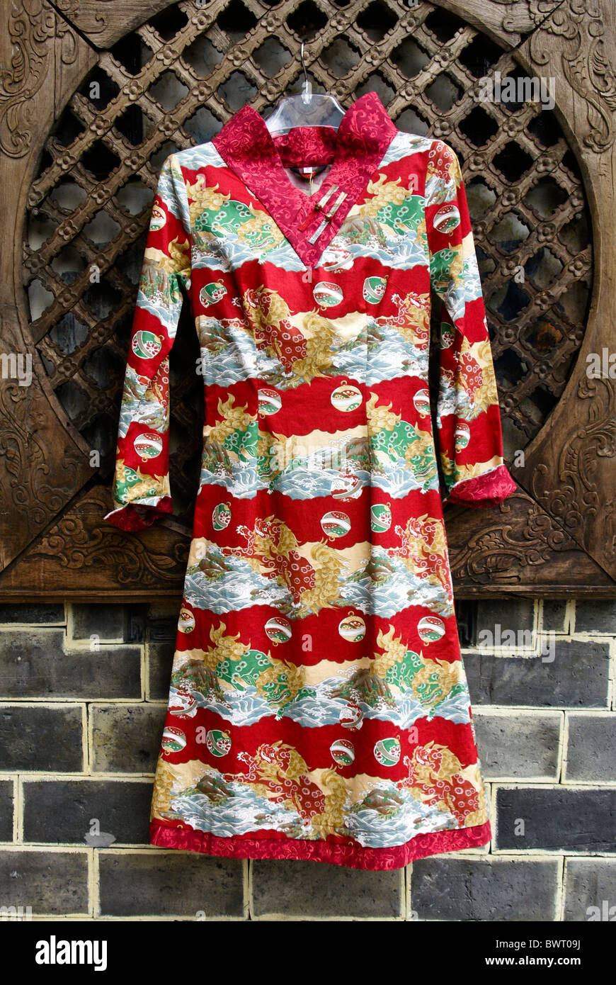 Chinese dress hi-res stock photography and images - Alamy