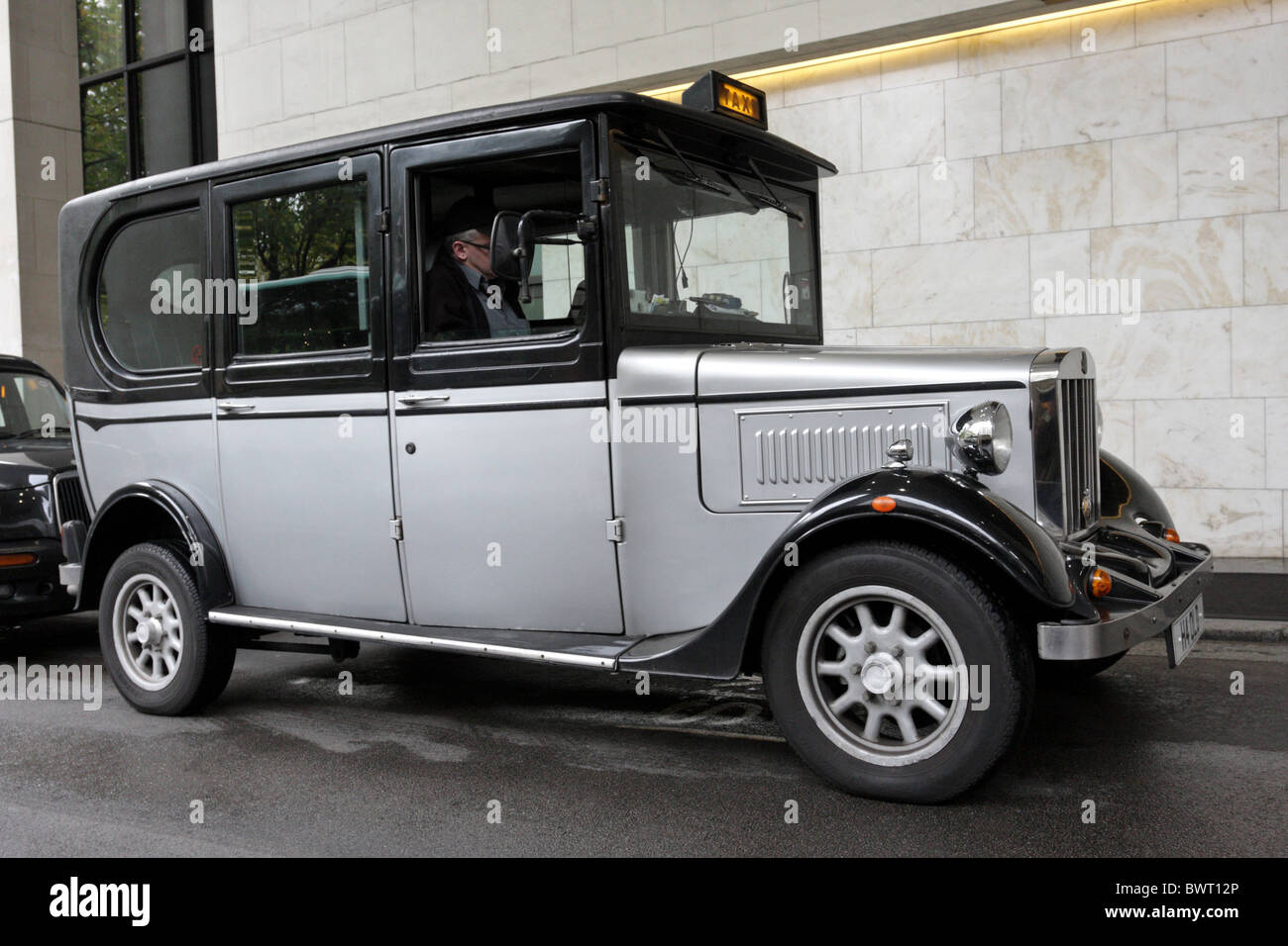 Wonderful Example Of The Asquith Licensed London Hackney Carriage Viewed Here Whilst Waiting For A Potential Fare In London Stock Photo Alamy Wonderful Example Of The Asquith Licensed London Hackney Carriage Viewed Here Whilst Waiting For A Potential Fare In London Stock Photo Alamy