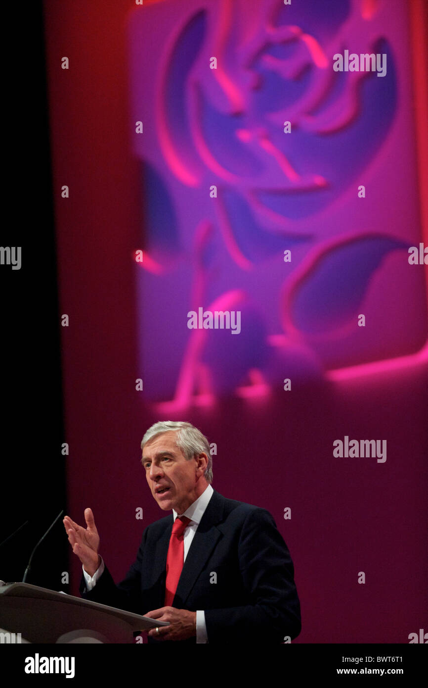 Jack Straw addresses delgates attending the Labour Party Conference in