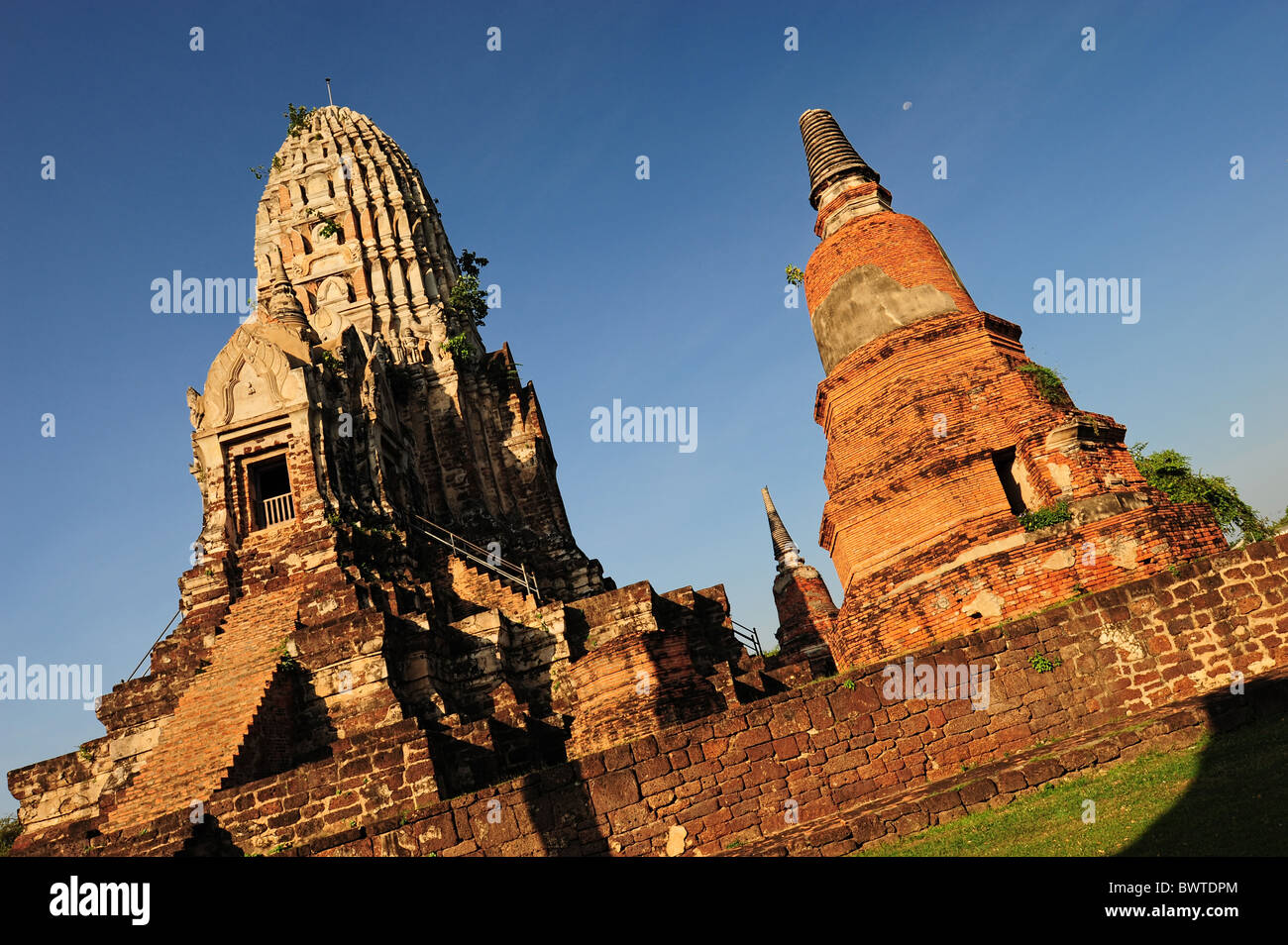 Wat Ratchaburana Ayutthaya Stock Photo Alamy