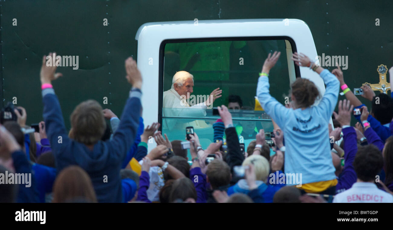 Pope Benedict XVI arrives at Hyde Park, London for a prayer vigil of 80,000 pilgrims on 18 September 2010. Stock Photo