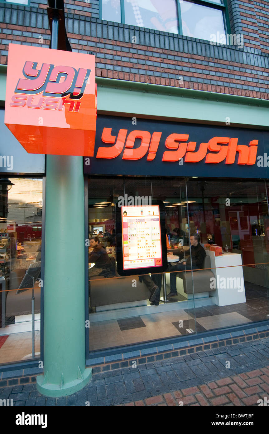 Yo! yo sushi bar restaurant restaurants chains chain owned by Quilvest uk  japan Japanese food foods raw fish Stock Photo - Alamy