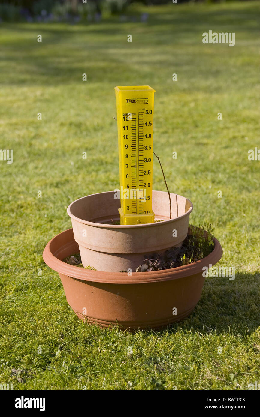 Water gauge garden hires stock photography and images Alamy