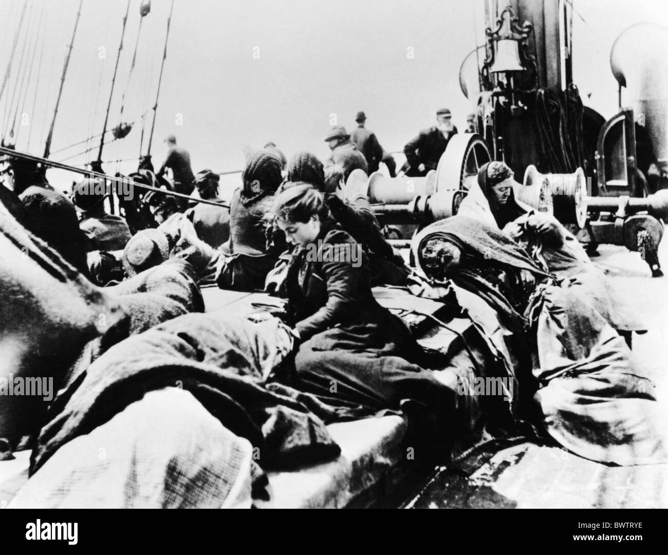 Emigrants emigration USA America United States North America passenger ship Deck New York ca. 1910 familiy Stock Photo