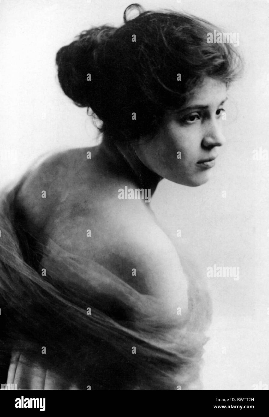 Tina Modotti photographer portrait San Francisco 1915 photography history historic historical woman culture Stock Photo