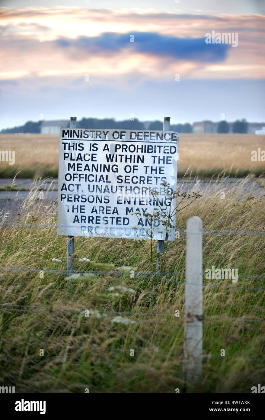 Ministry of Defence notice on the boundary of The Royal Logistics Corps Barracks and South Cerney airfield near Cirencester, Glo Stock Photo