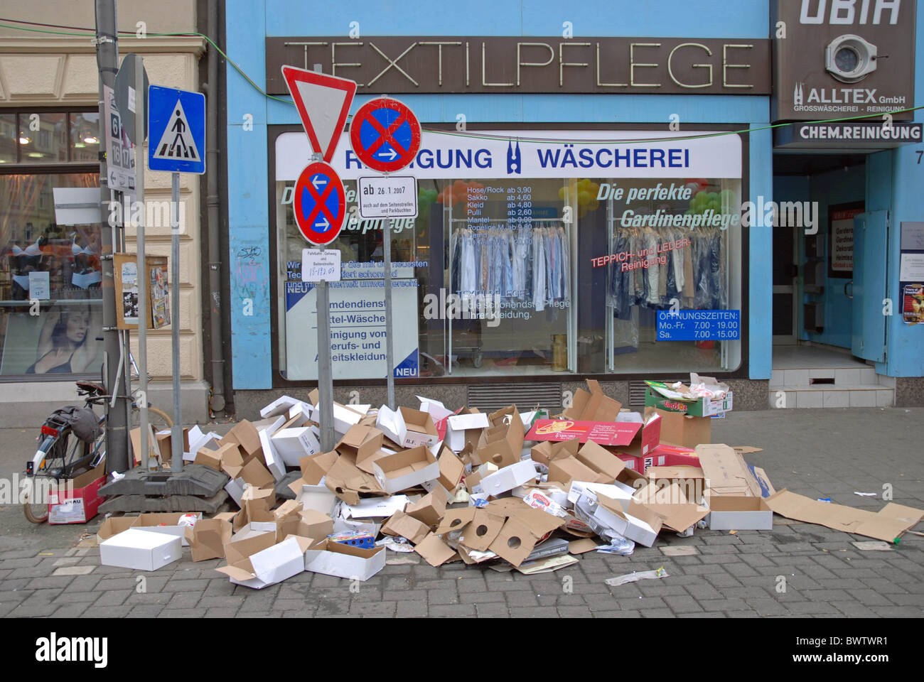 Cardboard town hi-res stock photography and images - Alamy