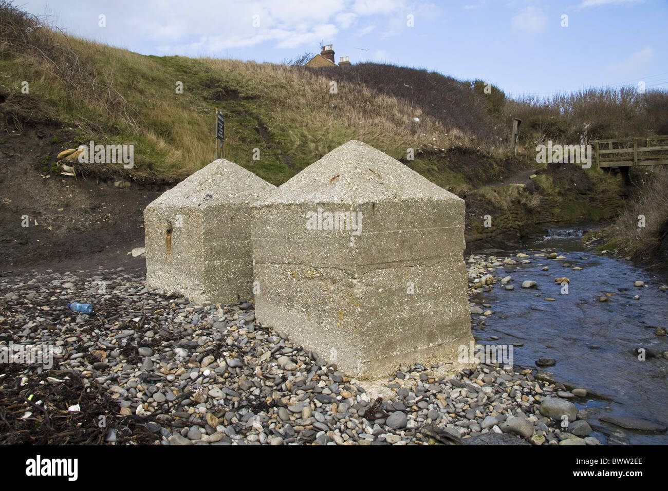 abandoned architecture beach beaches britain british building buildings bunker bunkers concrete defence defences dragons teeth Stock Photo