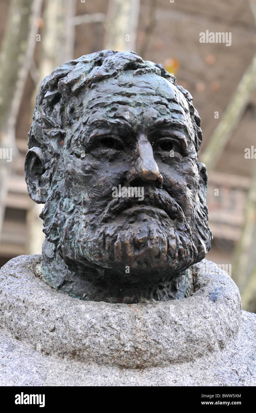 Statue to Ernest Hemingway, Pamplona, Navarre, Spain Stock Photo