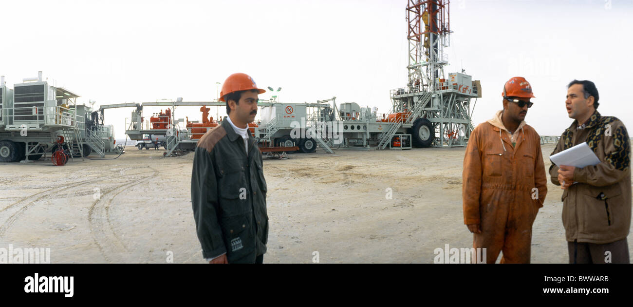 Kuwait magwa oil field oil hires stock photography and images Alamy