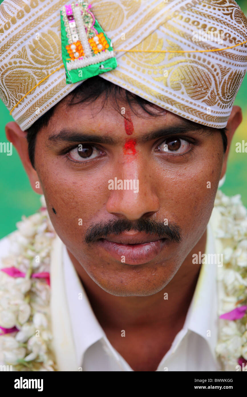 Hindu groom thread ceremony hires stock photography and images Alamy