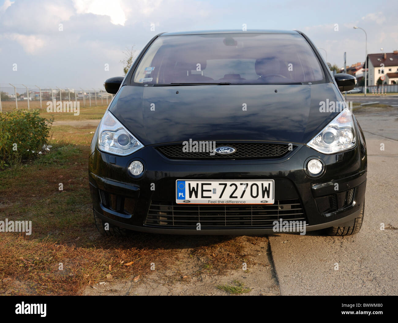 Ford S Max 2 0 Tdci My 06 Black Metallic Five Doors 5d Popular German Mpv Minivan City Stock Photo Alamy