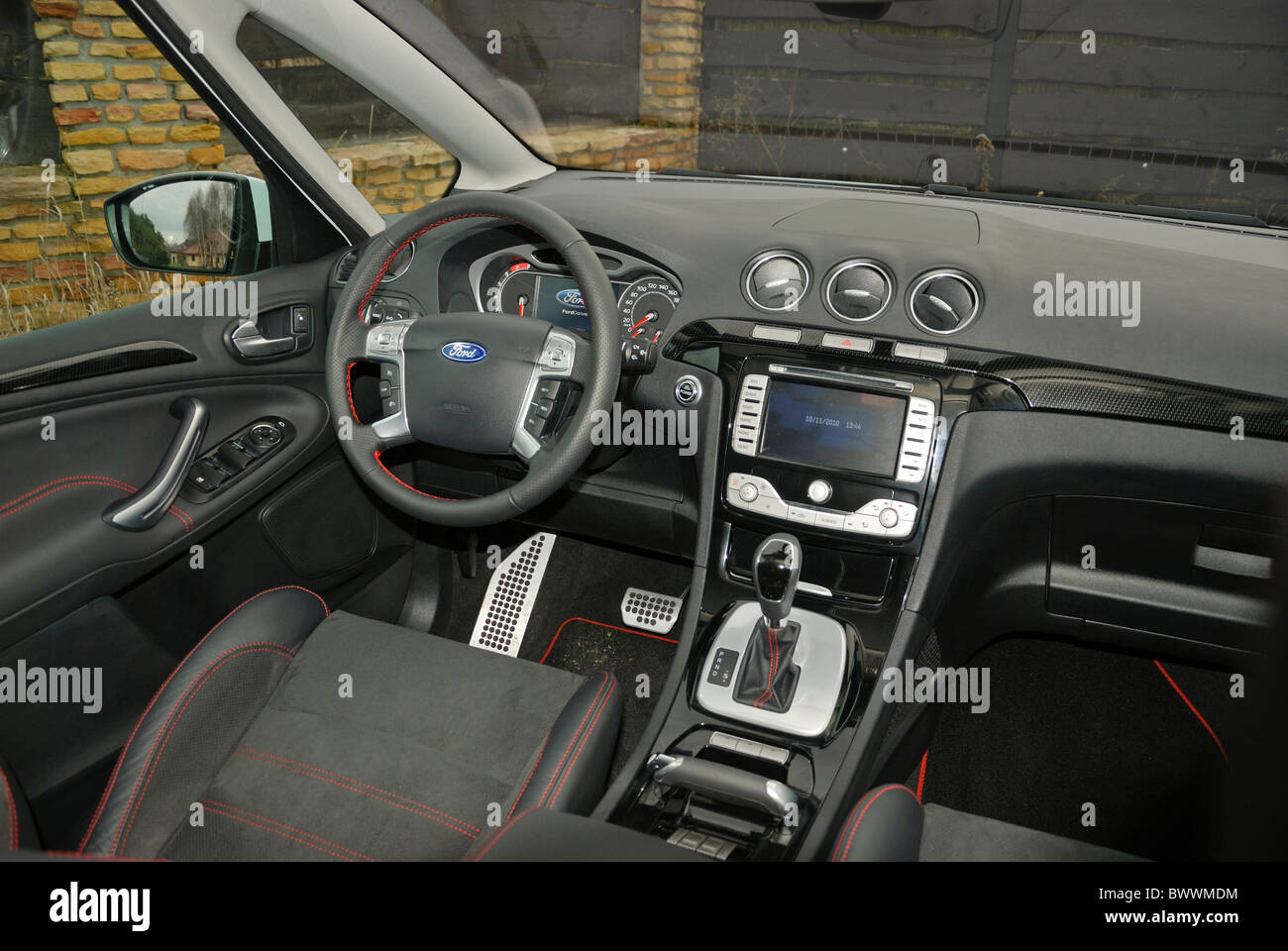 Ford S Max 2 0t Ecoboost Powershift My06 Fl 10 White Pearl Metallic Five Doors 5d Popular German Mpv Minivan Stock Photo Alamy