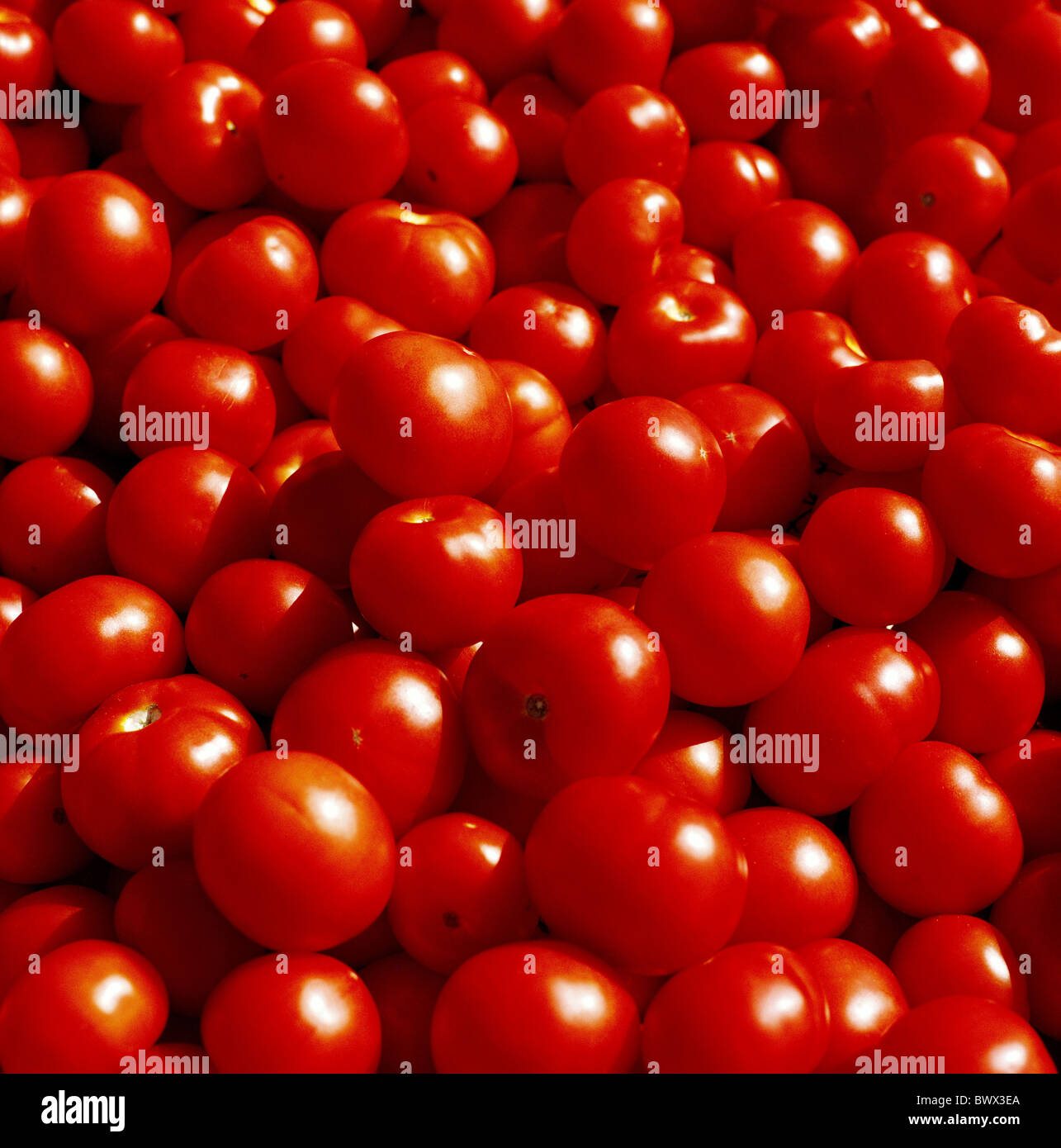 vegetables tomatoes tomato display food eating market Stock Photo - Alamy