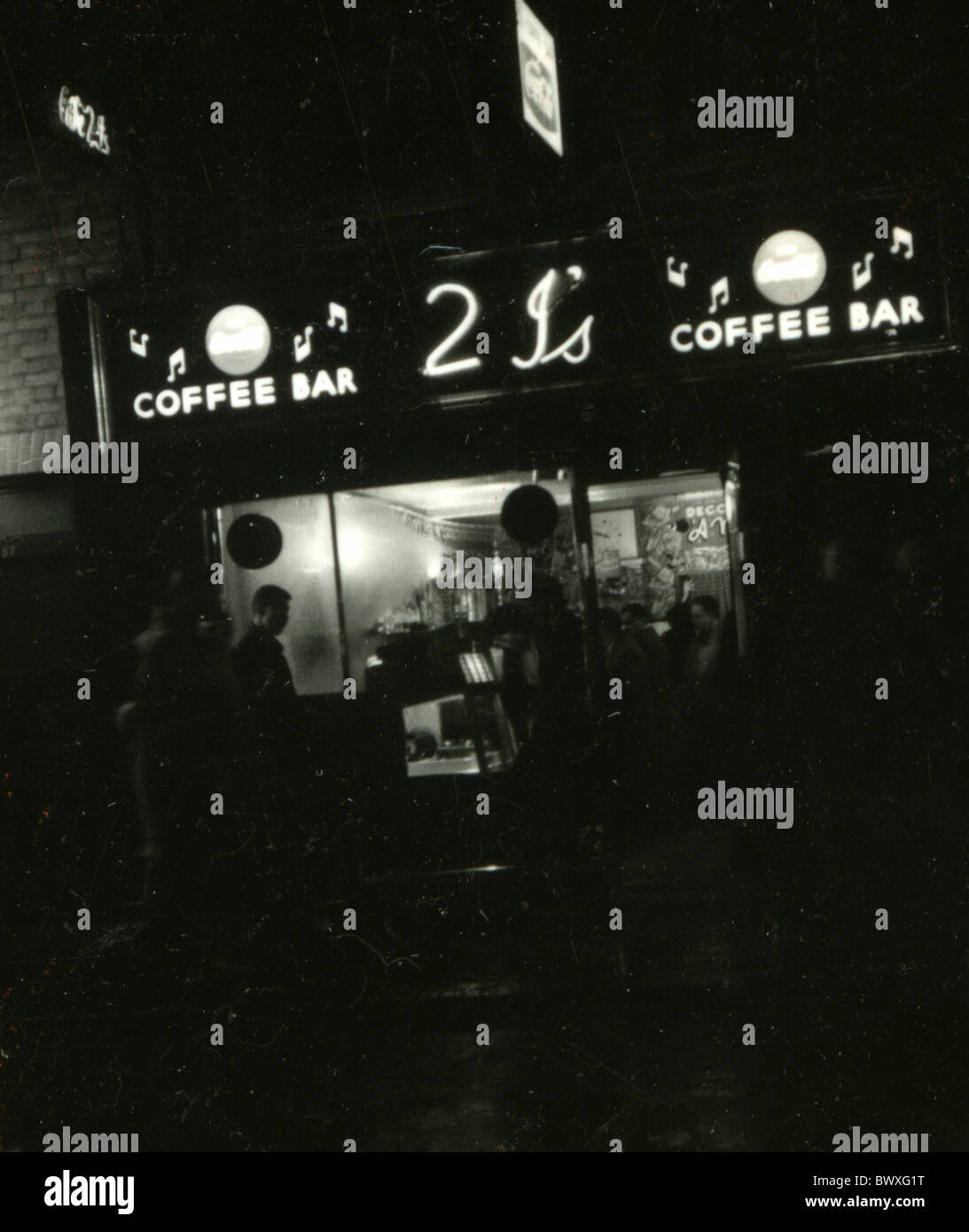 2 i's COFFEE BAR at 59 Old Compton Street, London, about 1958 Stock Photo