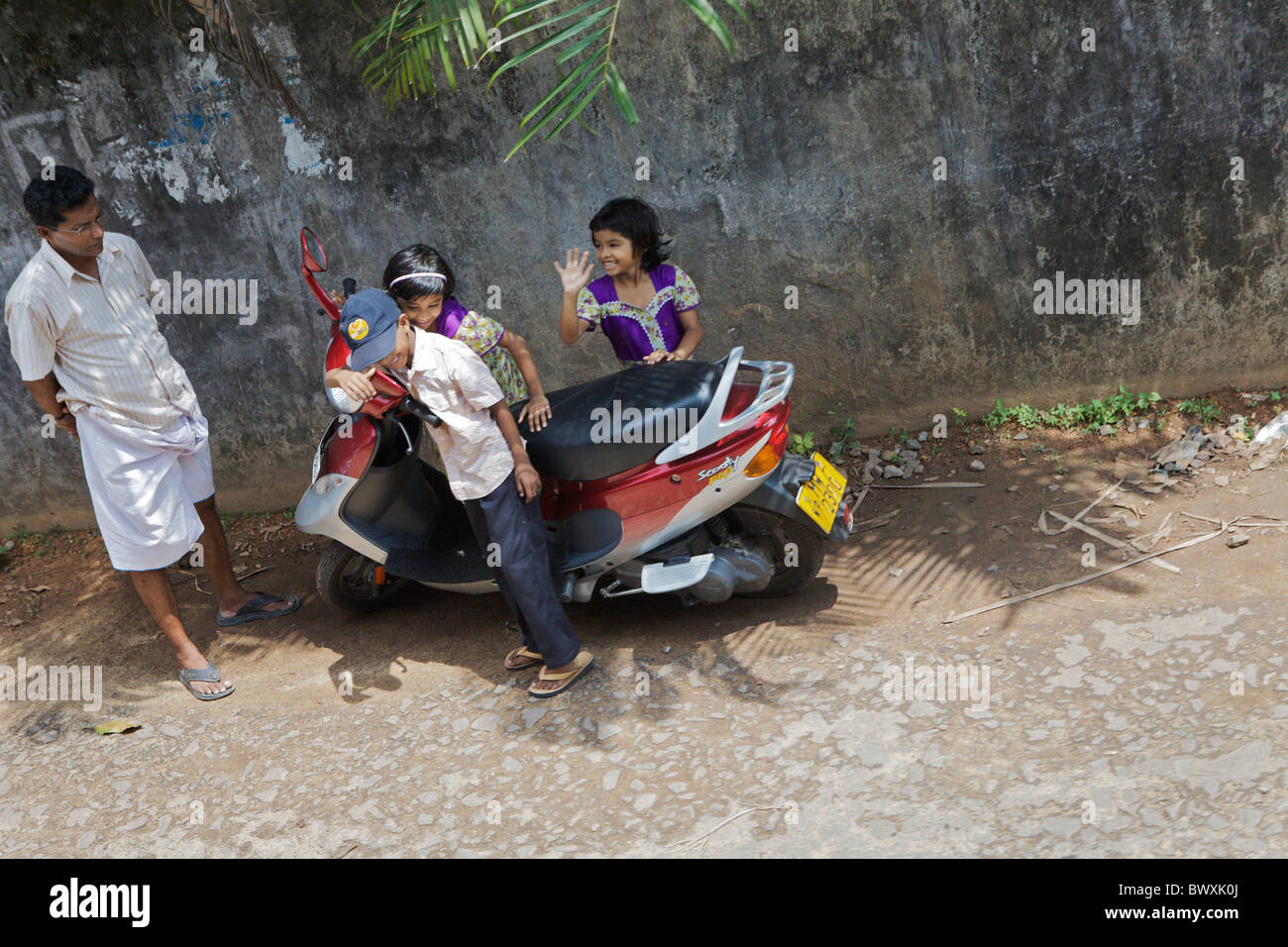 Sri lankan family life hi-res stock photography and images - Alamy
