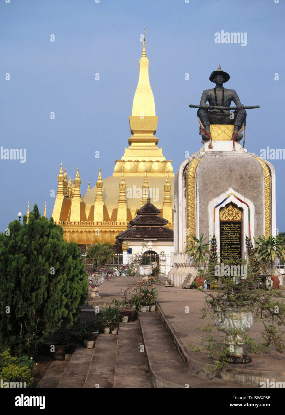 gold Laos Asia statue Konig Setthathirath temple That Luang Vientiane