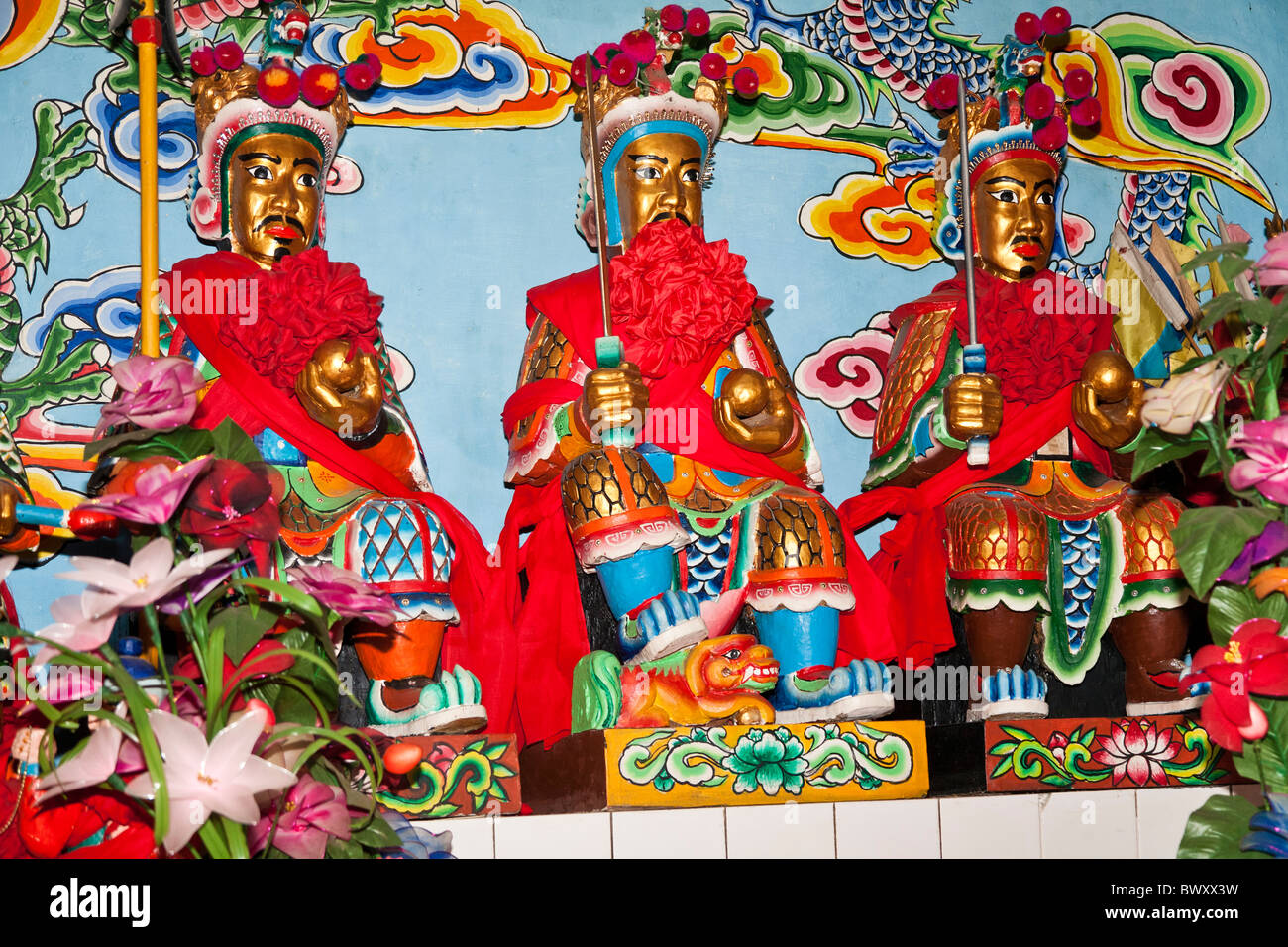 Colourful statues, Animist Three Star Temple, Jinsuo Island, near Dali, Yunnan Province, China Stock Photo