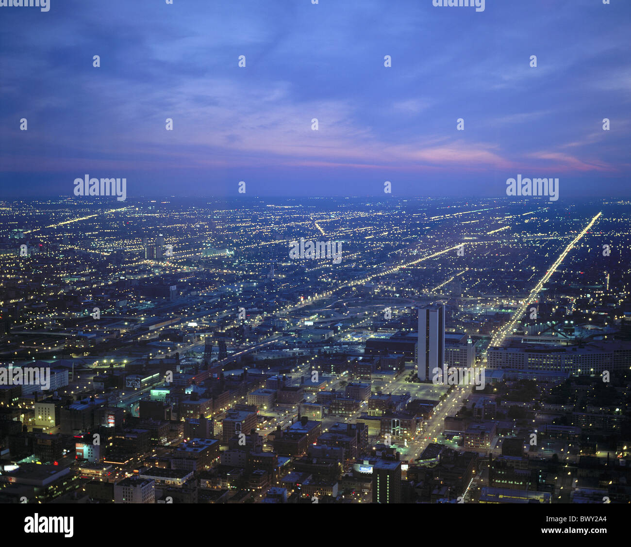 Chicago illinois night overview usa hi-res stock photography and images ...