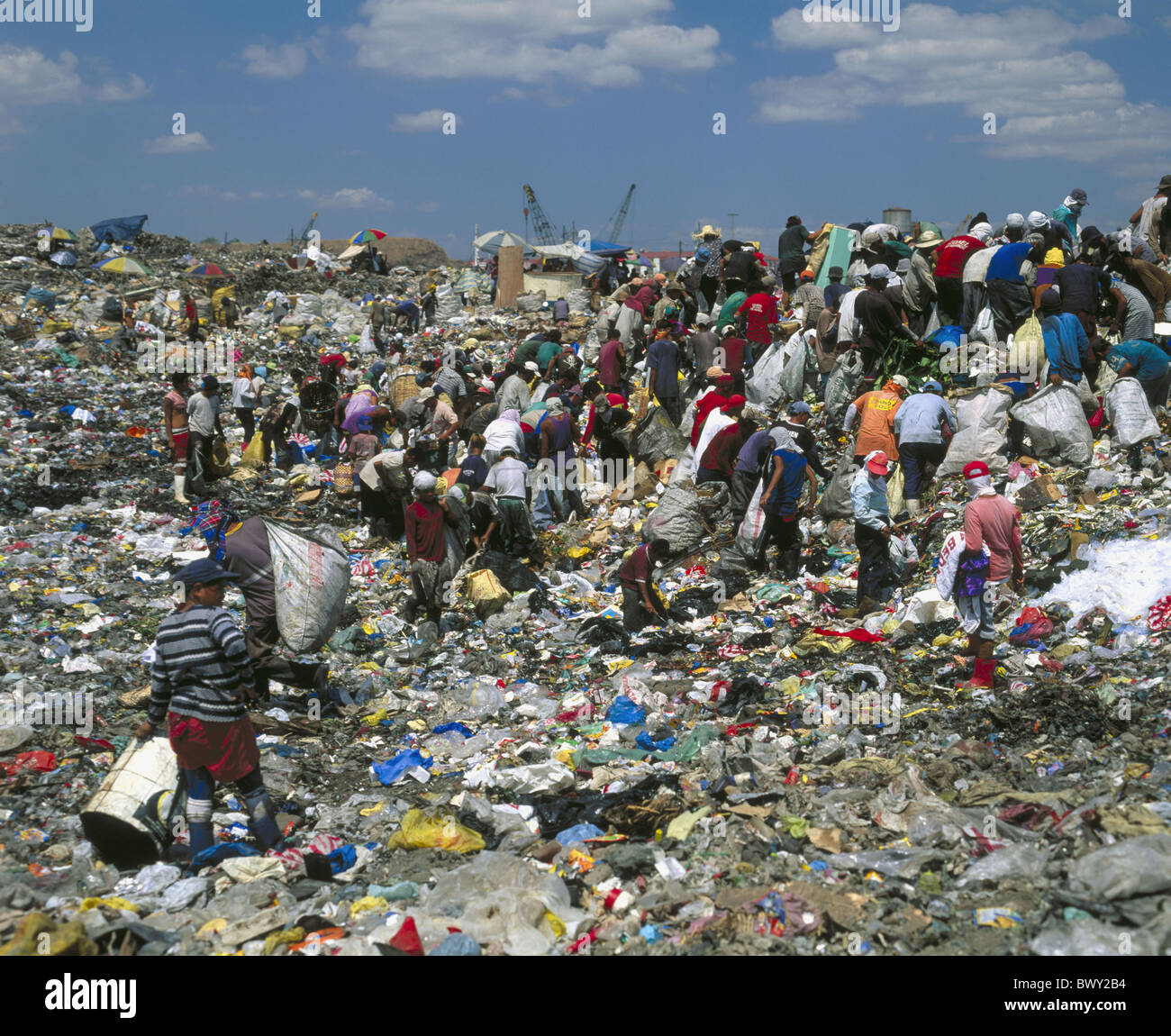 waste mountain poverty Third World misery squalor hunger Manila person Philippines Asia Smokie Mountain s Stock Photo