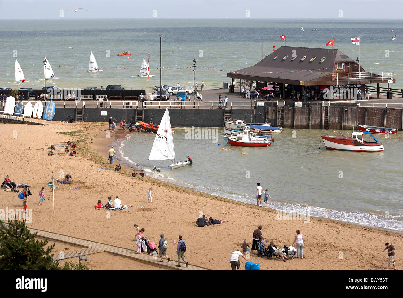 Broadstairs pier hires stock photography and images Alamy