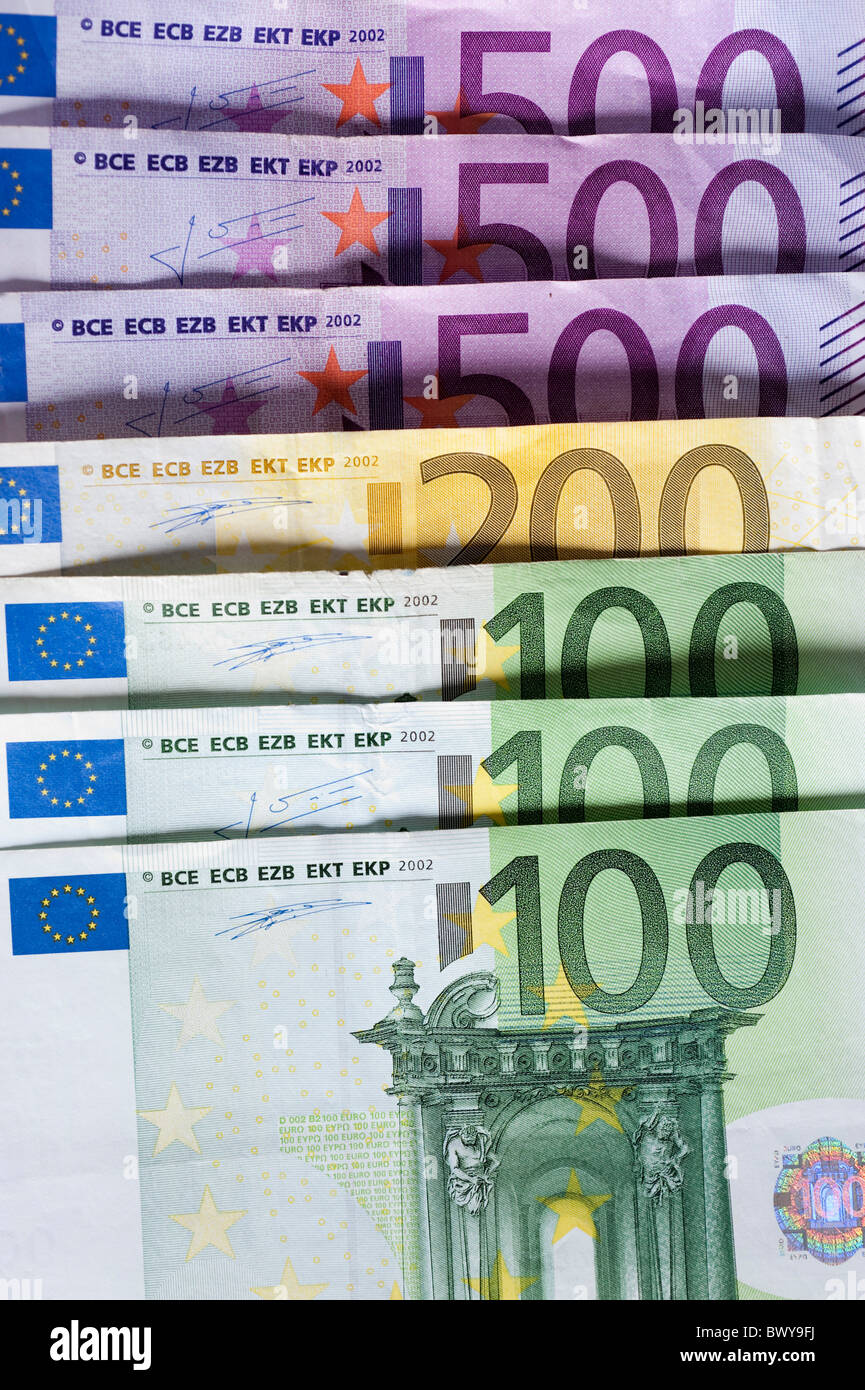 Euro banknotes 500 200 100 denominations for a total of 2,000 Stock Photo