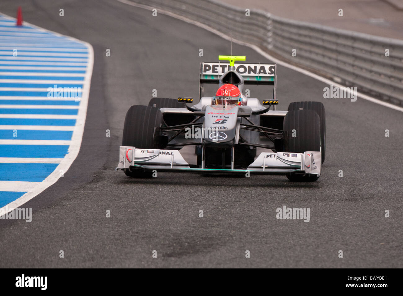 13-02-2010, Exit, formula 1, Jerez, M. Schumacher, Mercedes, Pit lane, test, wet Stock Photo