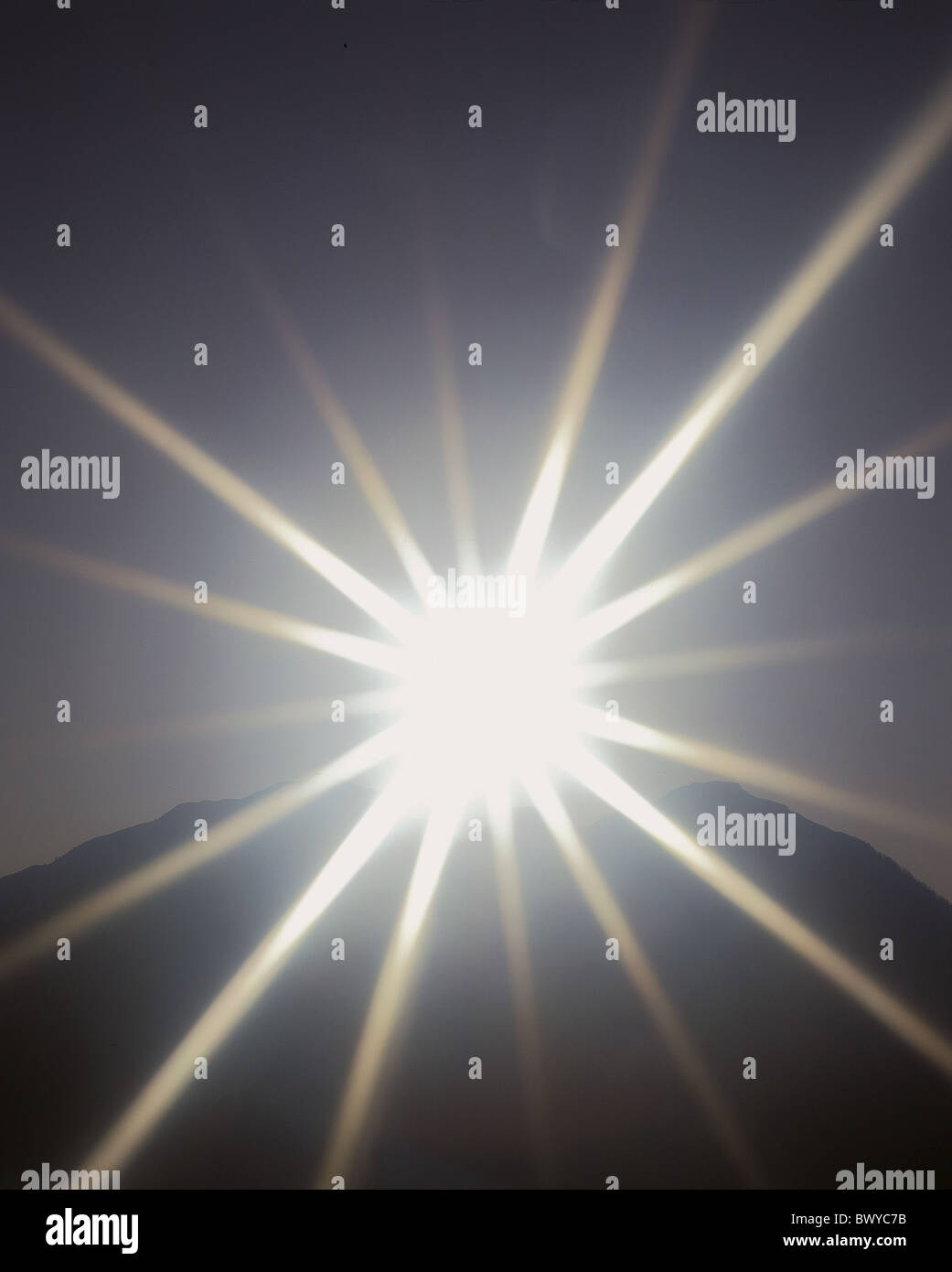 sun light reflections rays beams sun mountain dusk twilight outlines ...