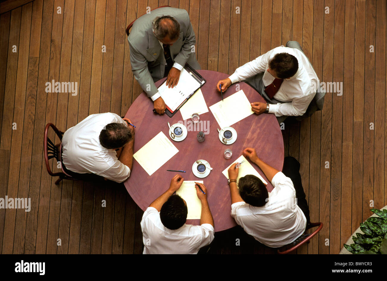 discussion business five Geschaftsmanner business world community group wooden floor inside coffee manager Stock Photo