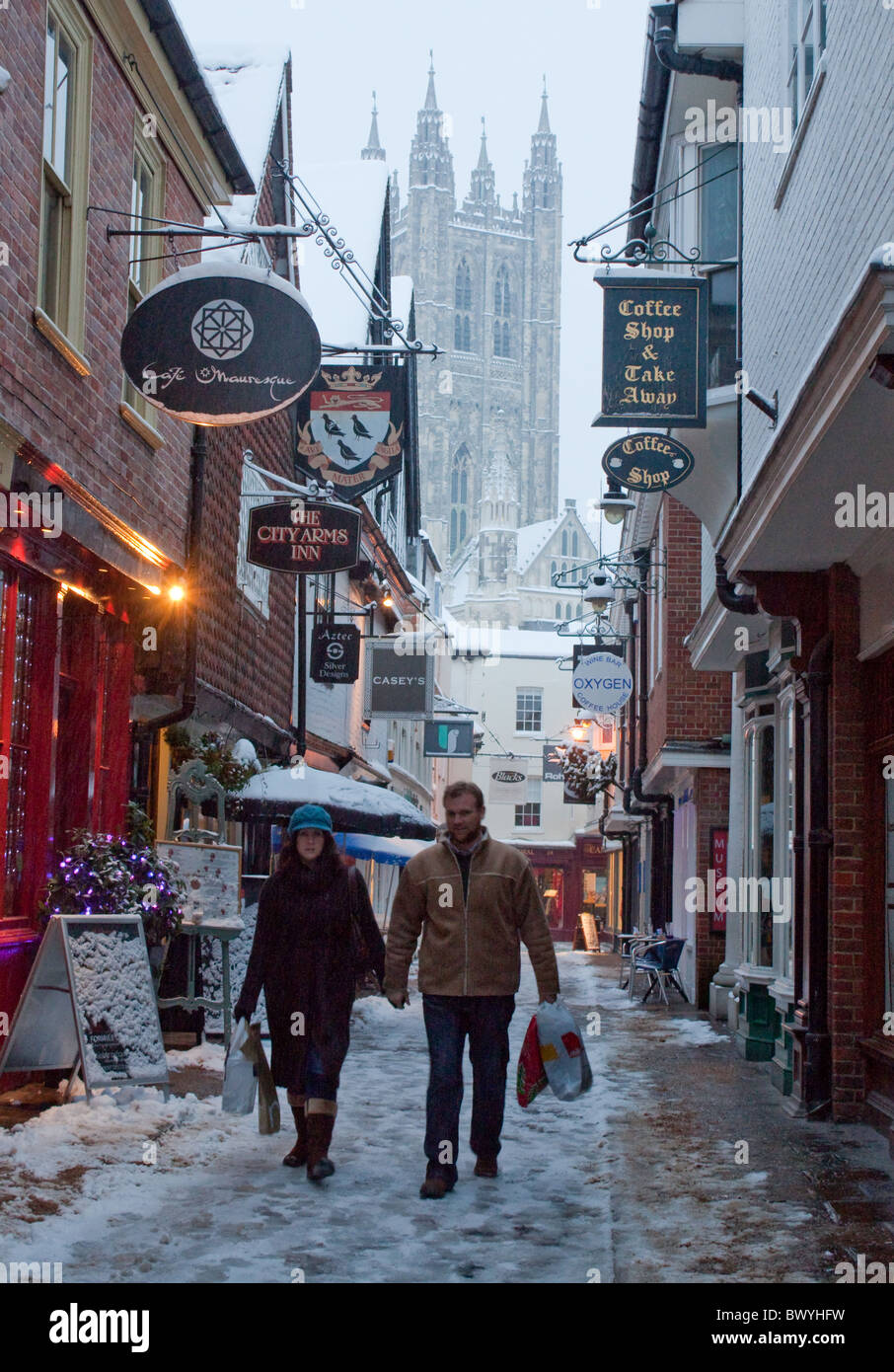 Canterbury Christmas Shopping in the snow Stock Photo - Alamy