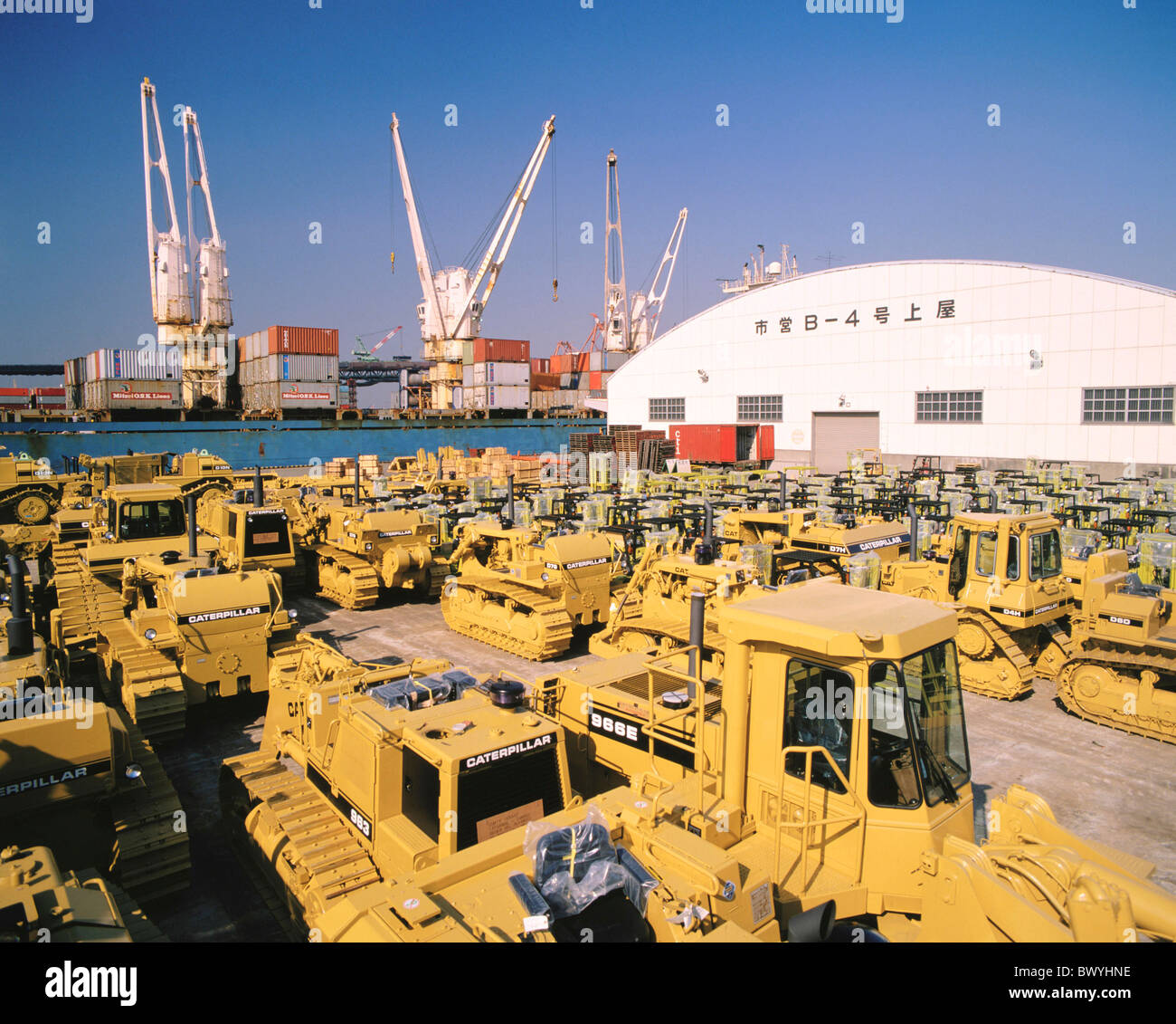 Caterpillar freight harbour Japan Asia cranes caterpillar's vehicles