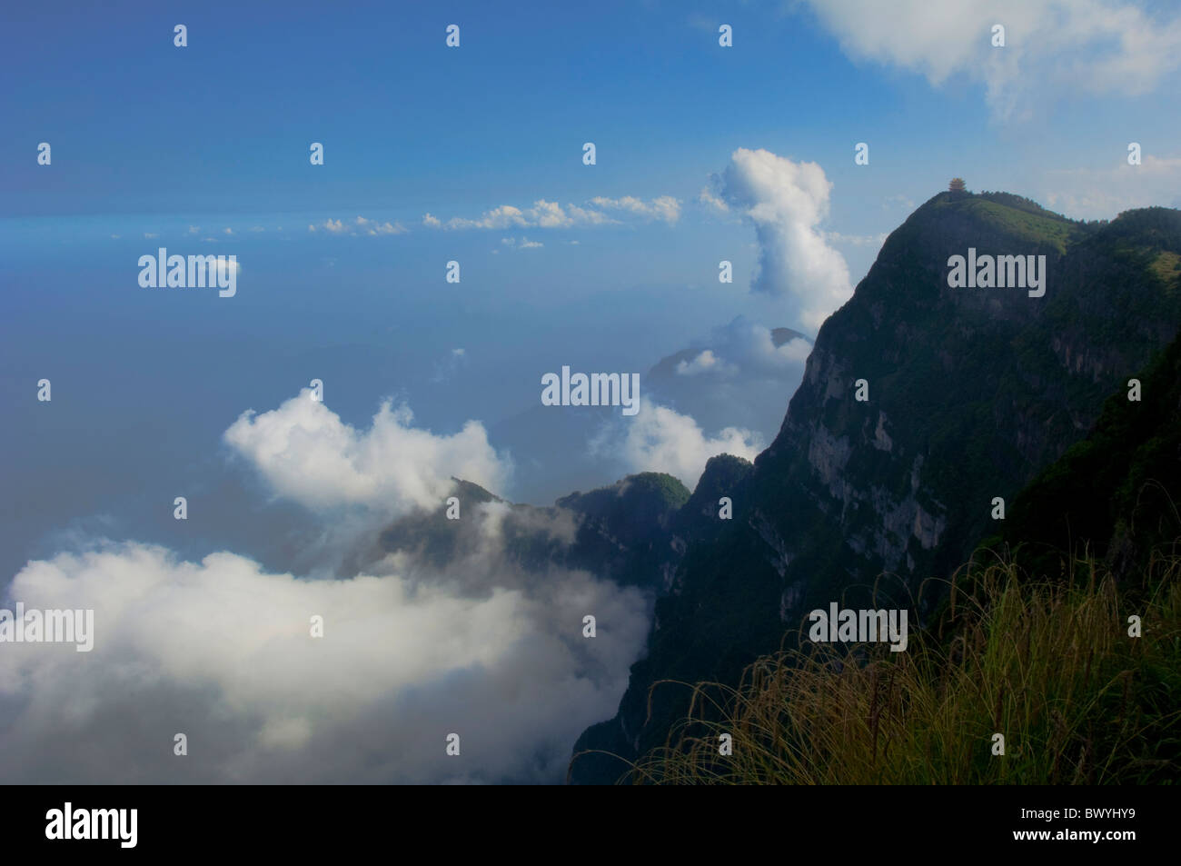 Wanfo Peak of Mount Emei, Leshan, Emeishan, Sichuan Province, China Stock Photo